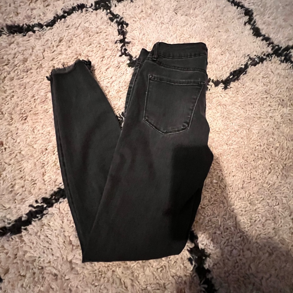 Black skinny jeans.